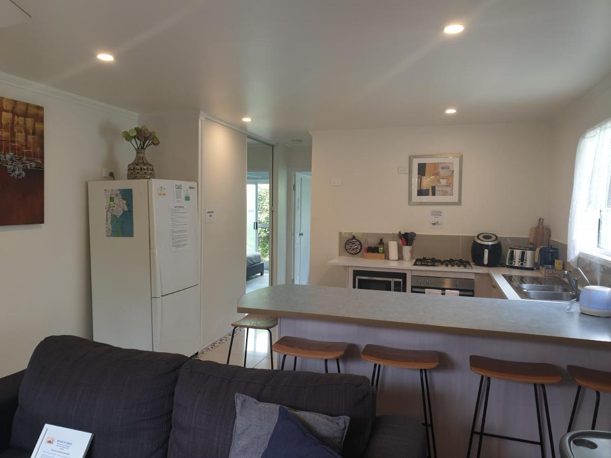 Pet Friendly & Spacious Two Bedroom Guest Unit Caloundra Bagian luar foto